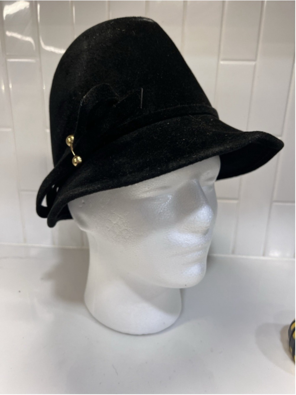 Vintage Womens Cloche Hat Lucila Mendez “Exclusive New York” Black W Gold Detail